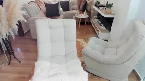 Snapshot of crazygirlsweet chatting on 02-27-26, 01:33 LAURA online show from 02-27-26, 01:33