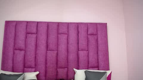 Snapshot of crazyonme chatting on 10-19-25, 01:34 diosalinda online show from 10-19-25, 01:34