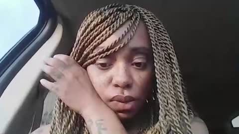 Snapshot of creamyexotica chatting on 10-16-25, 01:23 CreamyExotica online show from 10-16-25, 01:23