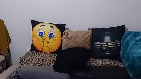 creamyhub online show from 10-12-25, 06:56