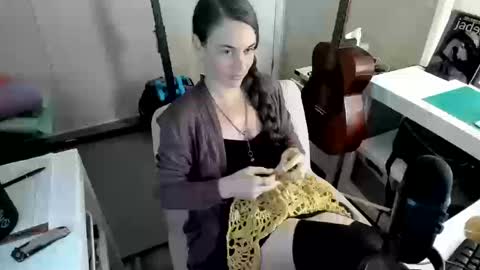Snapshot of creature_marie chatting on 10-12-25, 01:37 Creature Marie online show from 10-12-25, 01:37