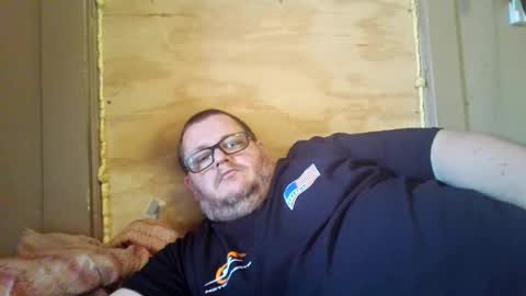 Snapshot of creeeping_death chatting on 10-20-25, 08:42 The hopeless romantic online show from 10-20-25, 08:42