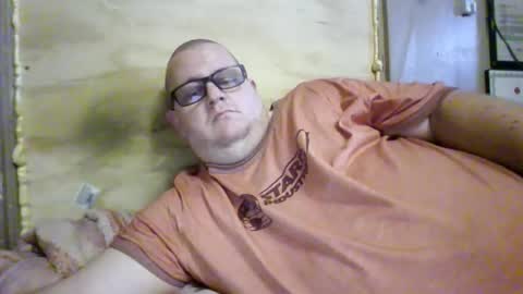 Snapshot of creeeping_death chatting on 11-17-25, 05:24 The hopeless romantic online show from 11-17-25, 05:24