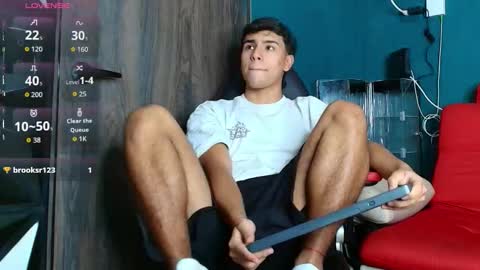 Snapshot of crh58_ chatting on 12-02-25, 10:05 crh58_ online show from 12-02-25, 10:05