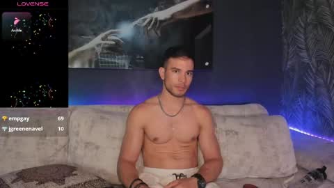 Snapshot of crhistian1_ chatting on 12-17-24, 10:54 CRHISTIAN online show from 12-17-24, 10:54