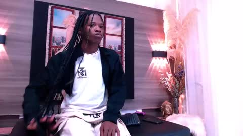 CriisBrown  online show from 11-19-25, 11:21