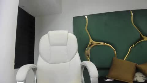 Criistaal   online show from 02-03-25, 08:24