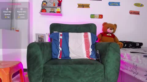 Snapshot of cris_stone chatting on 10-08-25, 12:41 cristian online show from 10-08-25, 12:41