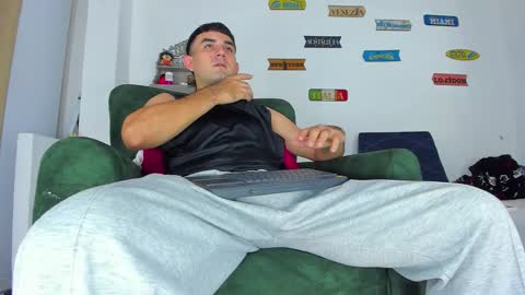 Snapshot of cris_stone chatting on 11-07-25, 02:33 cristian online show from 11-07-25, 02:33