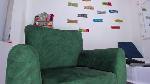 Snapshot of cris_stone chatting on 11-10-25, 12:09 cristian online show from 11-10-25, 12:09