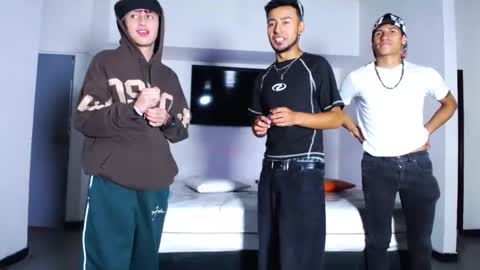 Snapshot of crismens chatting on 10-28-25, 12:41 crismens online show from 10-28-25, 12:41