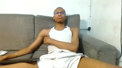 Snapshot of criss_zuri chatting on 10-24-25, 11:50 criss_zuri online show from 10-24-25, 11:50