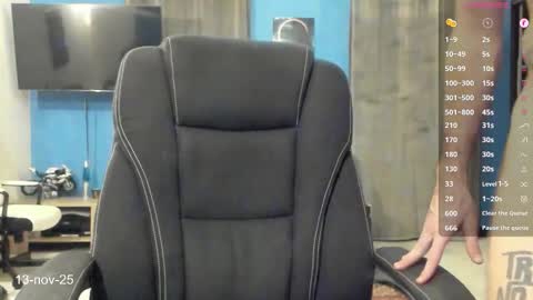 Snapshot of crissstud chatting on 11-12-25, 11:36 Criss online show from 11-12-25, 11:36