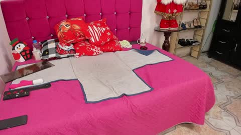 Snapshot of cristal_18xxx chatting on 12-16-24, 06:43 Cristal online show from 12-16-24, 06:43