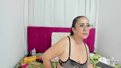 Snapshot of cristal_18xxx chatting on 02-20-25, 06:06 Cristal online show from 02-20-25, 06:06