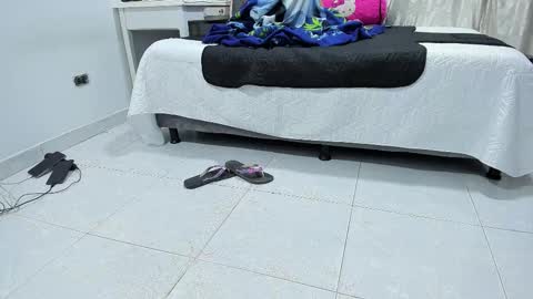 Snapshot of cristal_18xxx chatting on 11-02-25, 10:39 Cristal online show from 11-02-25, 10:39