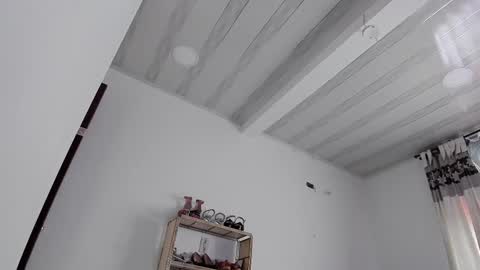 Snapshot of cristal_18xxx chatting on 12-17-25, 12:33 Cristal online show from 12-17-25, 12:33