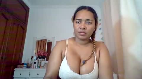 Snapshot of cristal_blanco chatting on 12-18-24, 01:37 cristal online show from 12-18-24, 01:37