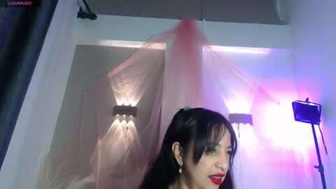 Cristal yours Milf online show from 11-10-25, 08:08