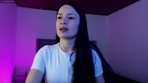  Alejandra from Wednesday to Saturday from 1000 pm to 400 am Colombian hour online show from 12-14-25, 05:46