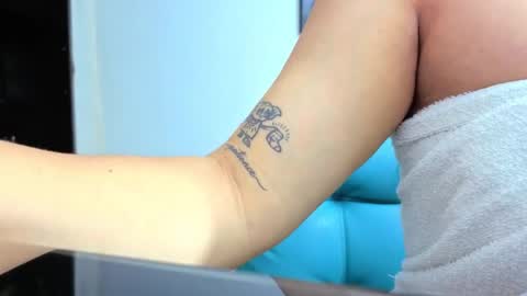 Snapshot of cristal_hot07 chatting on 11-09-25, 12:20 Cristal online show from 11-09-25, 12:20