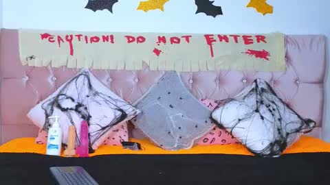 cristal_moon01 online show from 10-13-25, 07:47