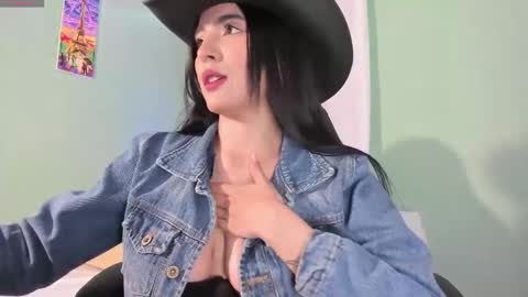 Snapshot of cristalcerati__ chatting on 03-12-25, 06:00 Cristal online show from 03-12-25, 06:00