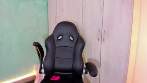 Snapshot of cristalcerati__ chatting on 12-03-25, 06:17 Cristal online show from 12-03-25, 06:17