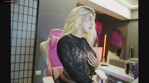 Laura online show from 11-20-25, 05:29