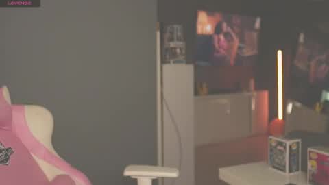 Laura online show from 11-29-25, 11:41