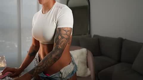 Laura online show from 03-02-26, 04:58