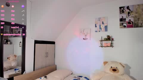 Snapshot of cristalmunez chatting on 11-12-25, 01:22 cristal online show from 11-12-25, 01:22