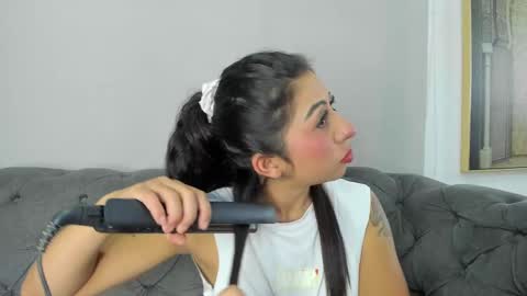  Independent Model online show from 01-10-25, 12:15