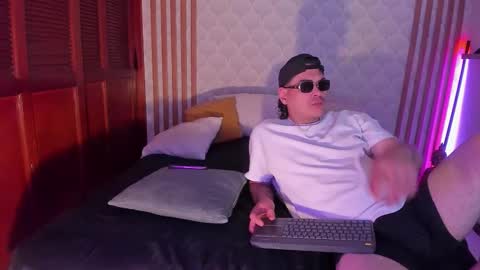 Snapshot of cristianblaze_pamelareal chatting on 01-14-26, 09:48 Cris Pame online show from 01-14-26, 09:48