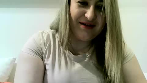 cristina20021991 online show from 01-03-25, 11:23