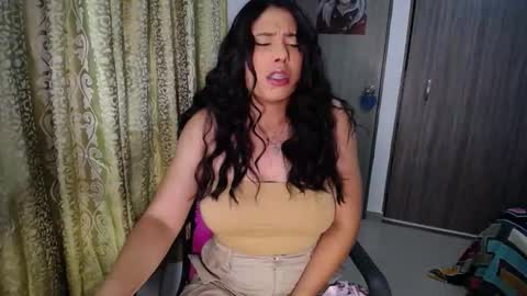 Cristina online show from 10-13-25, 02:33