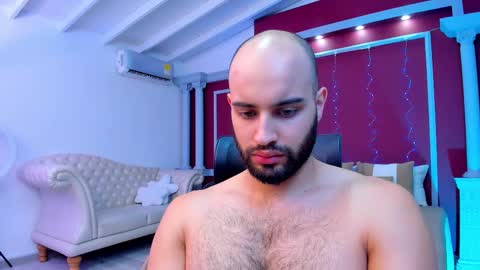 Cristobal Alzate online show from 02-13-25, 02:20