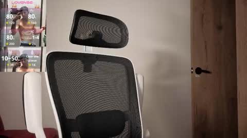 cristopher23  online show from 12-15-25, 09:35