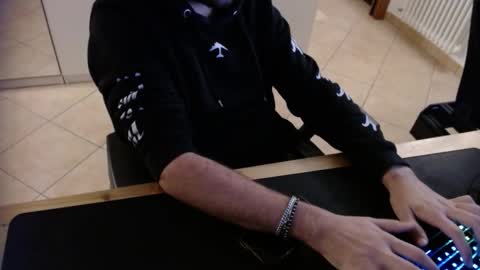 crocken_bisc online show from 12-20-25, 04:25