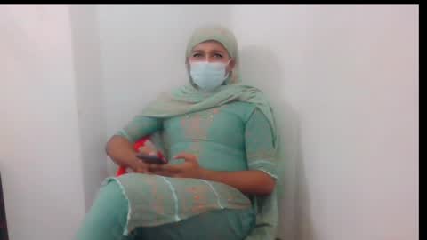 Snapshot of crossyangle chatting on 03-29-26, 05:57 Crossy Angel online show from 03-29-26, 05:57