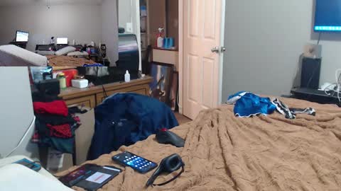 Snapshot of crownandkat chatting on 02-25-26, 06:23 Crownandkat online show from 02-25-26, 06:23