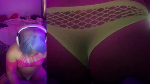 Snapshot of crysisweet chatting on 11-03-25, 07:37 ChrysiCreambunnmommy online show from 11-03-25, 07:37