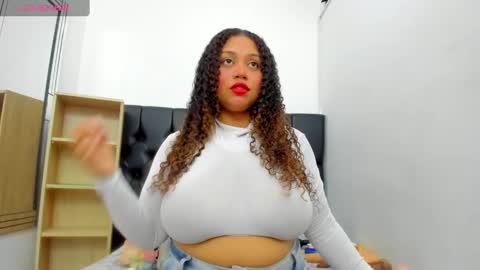 crystal_butterfly1 online show from 03-08-25, 11:27