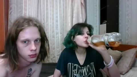 Snapshot of crystal_porn_love chatting on 03-04-25, 04:27 Crystal and Marcl online show from 03-04-25, 04:27
