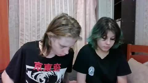 Snapshot of crystal_porn_love chatting on 03-09-25, 02:54 Crystal and Marcl online show from 03-09-25, 02:54