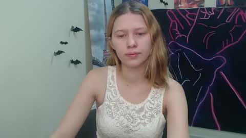 Stella online show from 11-19-25, 07:19