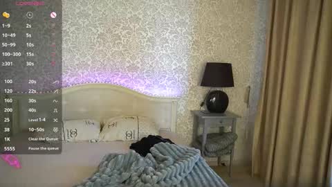 Snapshot of crystall_bliss chatting on 09-18-25, 07:32 Nika online show from 09-18-25, 07:32