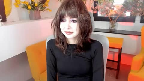 Snapshot of crystallbloom chatting on 10-20-25, 04:24 crystallbloom online show from 10-20-25, 04:24