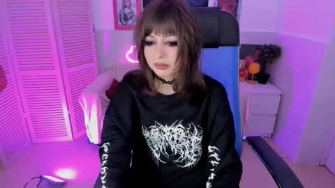 Snapshot of crystallbloom chatting on 11-05-25, 04:18 crystallbloom online show from 11-05-25, 04:18