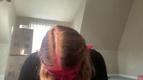 Snapshot of crystallee170 chatting on 10-30-25, 09:15 CrystalBabyy online show from 10-30-25, 09:15